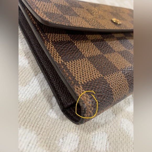 LOUIS VUITTON
Damier Ebene Alexandra Wallet - Picture 17 of 17